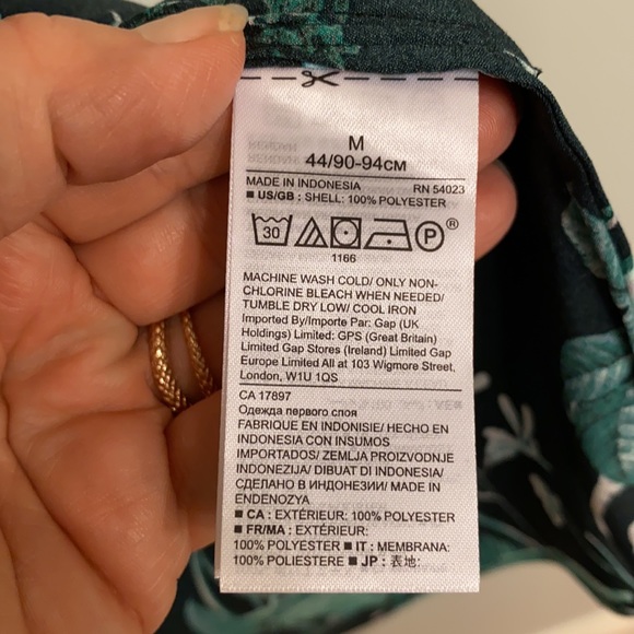 Banana Republic blouse, worn once, like new black, green & white, size Medium - Picture 8 of 8